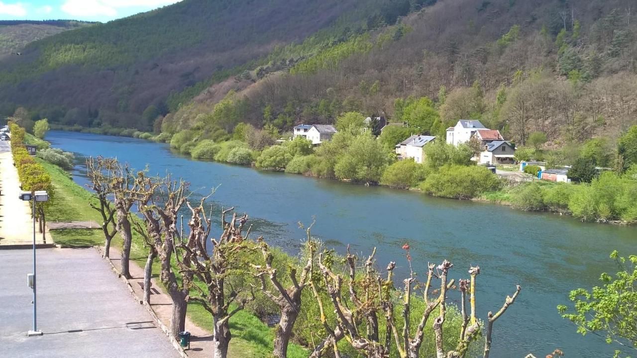 Le Balcon Sur La Meuse Villa Revin  Buitenkant foto